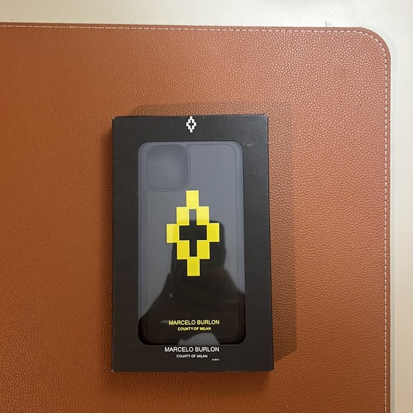 Marcelo Burlon County of Milan iPhone 11pro case - Picture 3 of 3